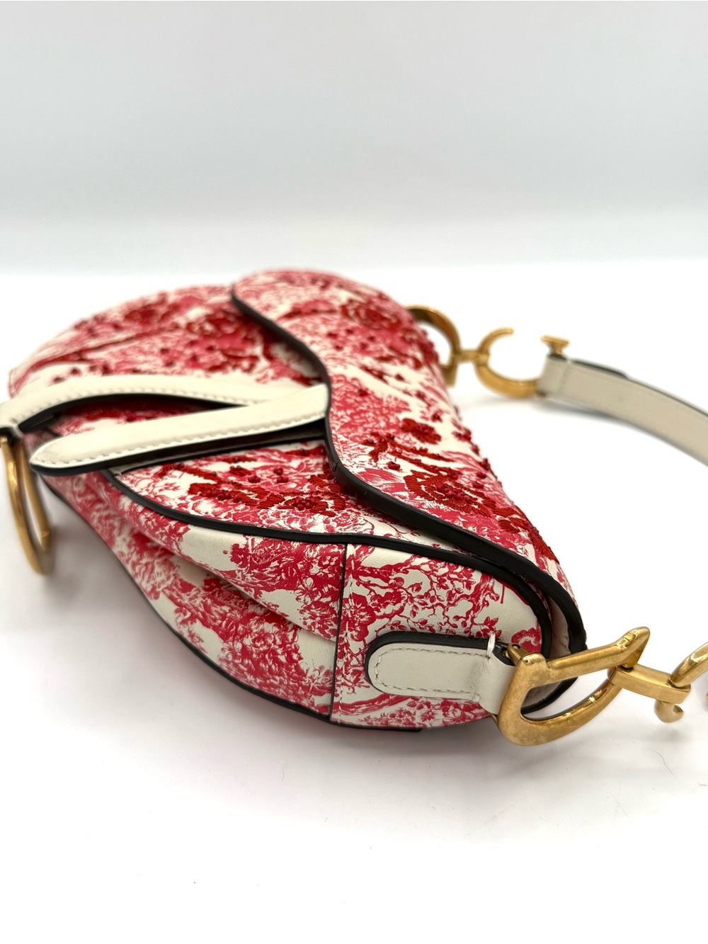 Dior Limited Edition Red and White Rose Beaded Embroidered Saddle Shoulder Bag - Picture 3 of 14